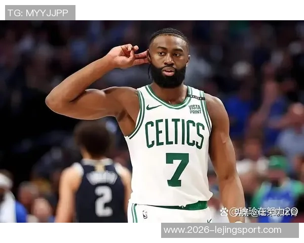 杰伦布朗首节表现起伏明显5投仅1中却抢下7篮板助攻2次失误3次