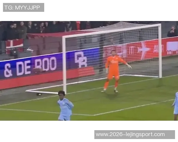 范佩西之子沙奎尔19岁欧联替补登场迎来职业生涯首秀